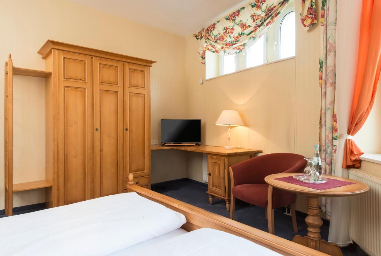 Hotel Schloss Schweinsburg Neukirchen-Pleisse Luaran gambar