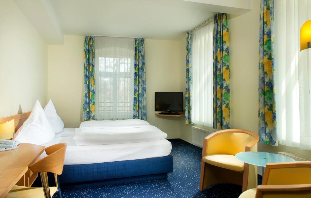 Hotel Schloss Schweinsburg Neukirchen-Pleisse Luaran gambar