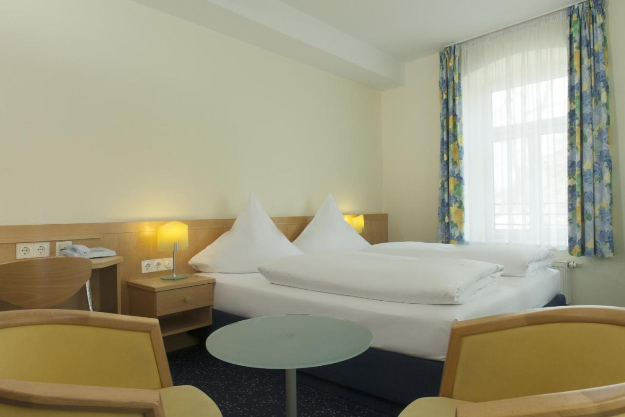 Hotel Schloss Schweinsburg Neukirchen-Pleisse Luaran gambar