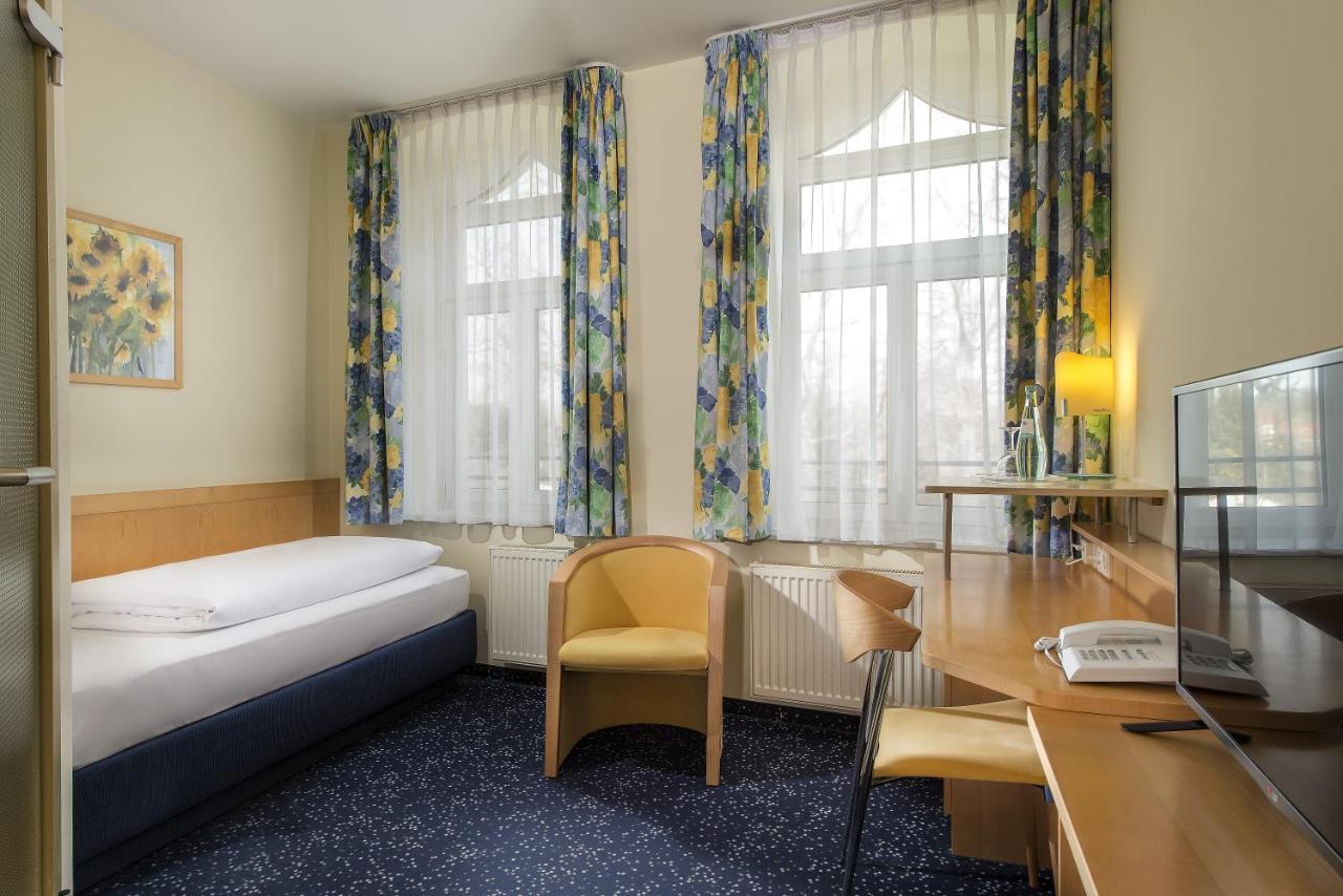 Hotel Schloss Schweinsburg Neukirchen-Pleisse Luaran gambar