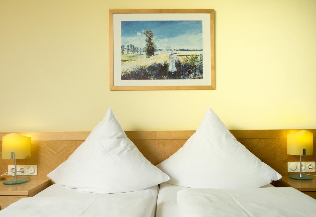 Hotel Schloss Schweinsburg Neukirchen-Pleisse Bilik gambar