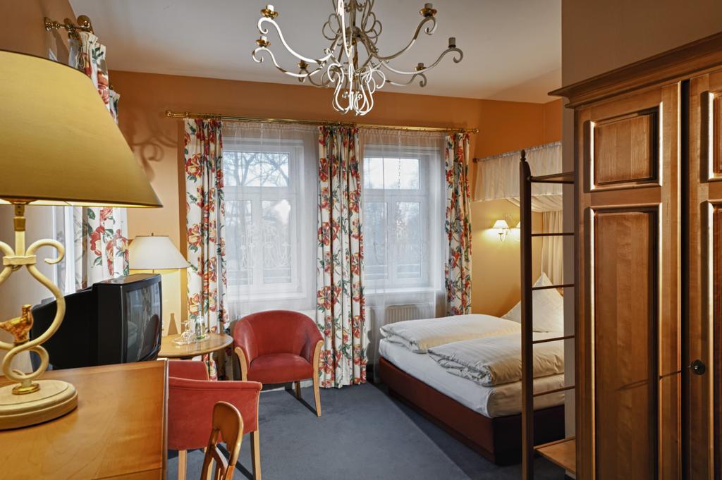 Hotel Schloss Schweinsburg Neukirchen-Pleisse Bilik gambar