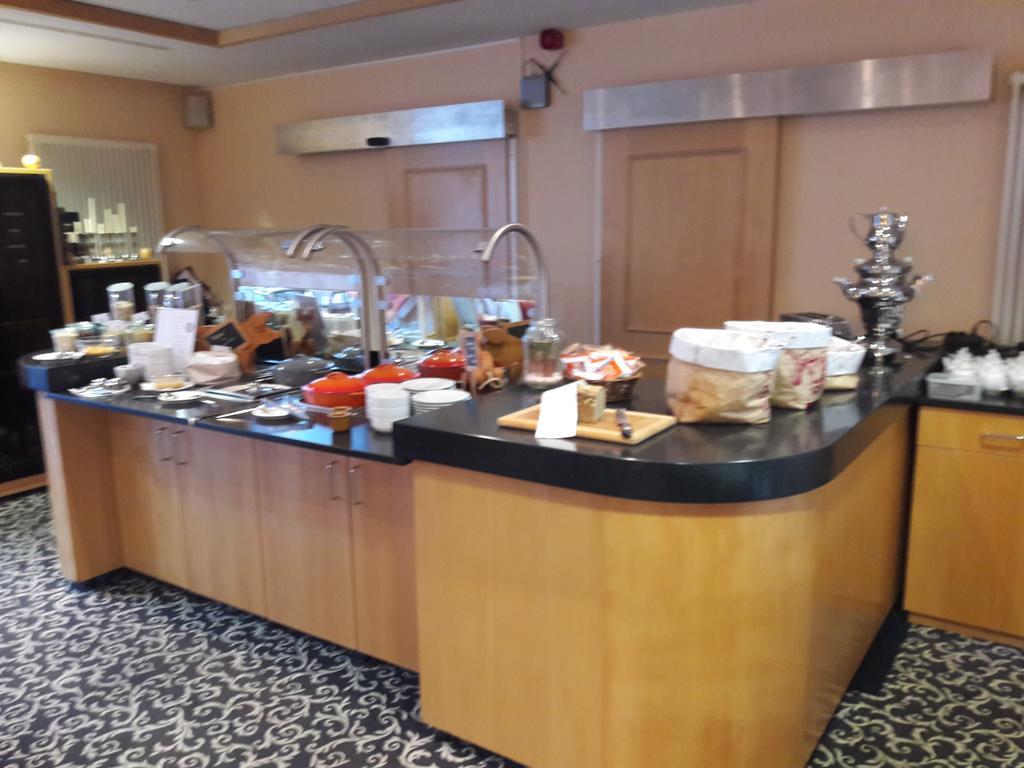 Hotel Schloss Schweinsburg Neukirchen-Pleisse Restoran gambar